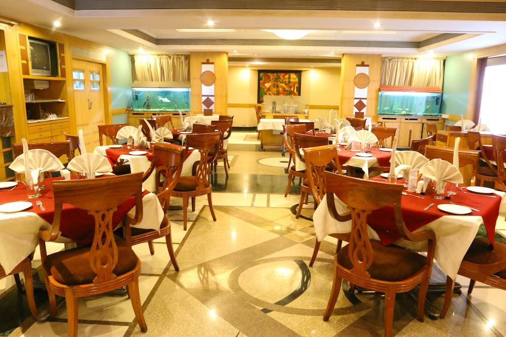 The Ambassador Hotel Pune Exterior foto