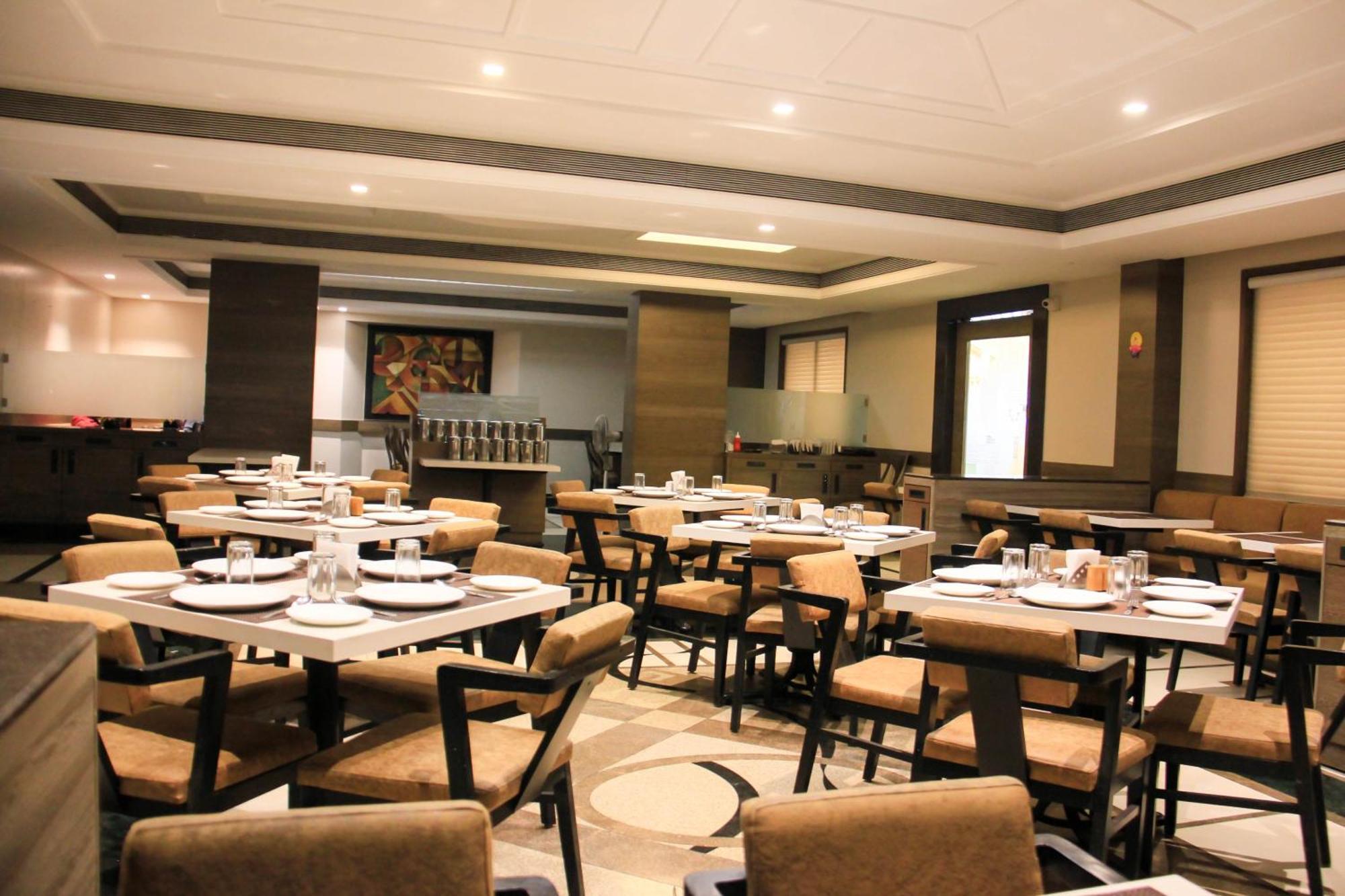 The Ambassador Hotel Pune Exterior foto